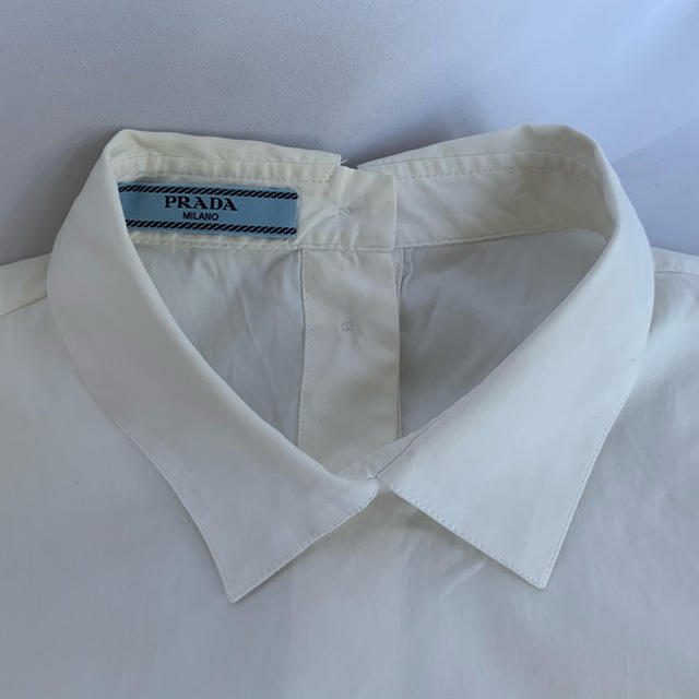PRADA(プラダ)のプラダPradaワイシャツ　ストレッチあり レディースのトップス(シャツ/ブラウス(長袖/七分))の商品写真