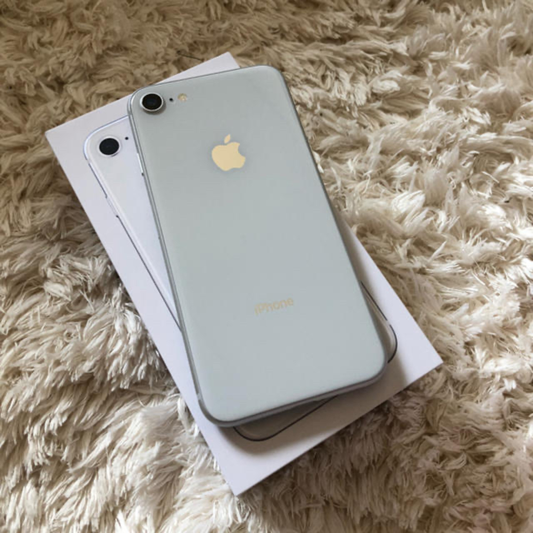 Apple(アップル)のiPhone8 ホワイト64GB SIMフリー スマホ/家電/カメラのスマートフォン/携帯電話(スマートフォン本体)の商品写真