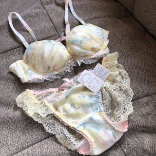 新品✨花柄ブラセット ブラ ショーツ セット👙(ブラ&ショーツセット)