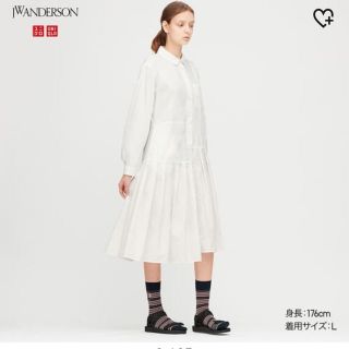 ユニクロ(UNIQLO)のユニクロ JW ANDERSON プリーツシャツワンピース オフホワイト S(ロングワンピース/マキシワンピース)