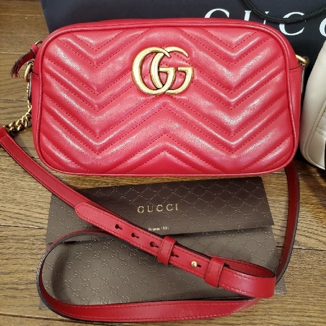Gucci(グッチ)のGUCCI　マーモントショルダーバッグ　赤　追加画像2 レディースのバッグ(ショルダーバッグ)の商品写真