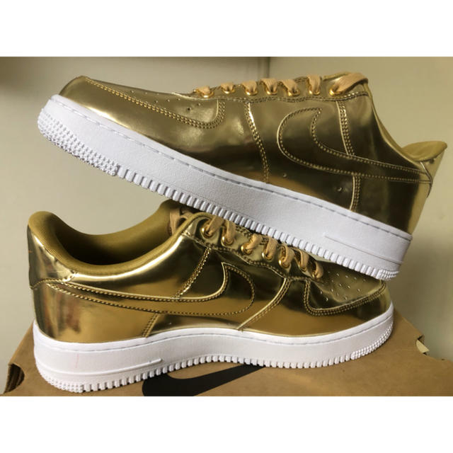 NIKE(ナイキ)のNIKE AIR FORCE 1 SP GOLD  CQ6566-700  メンズの靴/シューズ(スニーカー)の商品写真