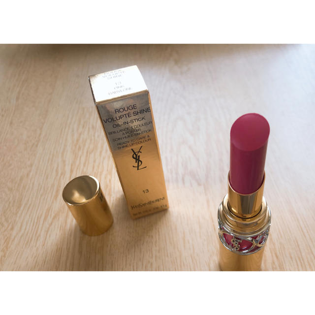 Yves Saint Laurent Beaute(イヴサンローランボーテ)のイヴ・サンローラン　ルージュ　ヴォリュプテシャインNO.13 コスメ/美容のベースメイク/化粧品(口紅)の商品写真