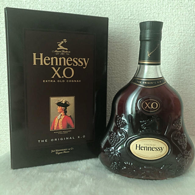 ヘネシーxo  黒キャップ　700ml 食品/飲料/酒の酒(ブランデー)の商品写真
