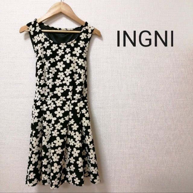 INGNI(イング)の【美品】イング　INGNI ワンピース　Mサイズ　花柄　ブラック　春夏きれい色 レディースのワンピース(ひざ丈ワンピース)の商品写真