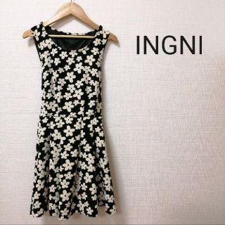 イング(INGNI)の【美品】イング　INGNI ワンピース　Mサイズ　花柄　ブラック　春夏きれい色(ひざ丈ワンピース)