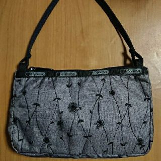 レスポートサック(LeSportsac)のレスポートサック ポーチ 刺繍花柄(ポーチ)