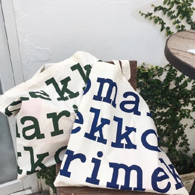 marimekko(マリメッコ)の即日発送❤青色 マリメッコトートバッグ ロゴ レディースのバッグ(トートバッグ)の商品写真