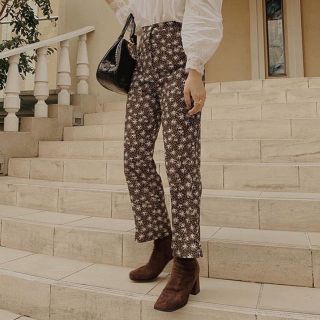 ナイスクラップ(NICE CLAUP)のtreaturself flower dot flare pants(カジュアルパンツ)