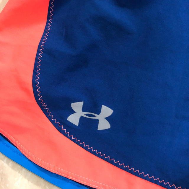 UNDER ARMOUR(アンダーアーマー)のお値下げアンダーアーマー　ランニングパンツ　YMD 140 スポーツ/アウトドアのランニング(ウェア)の商品写真