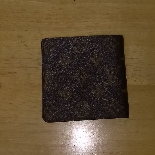 【送料込み】Louis Vuitton　二つ折り財布