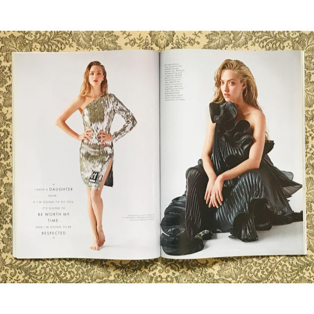 ELLE(エル)のアマンダセイフライド表紙！UK版ELLE2018年7月号 エンタメ/ホビーの雑誌(ファッション)の商品写真