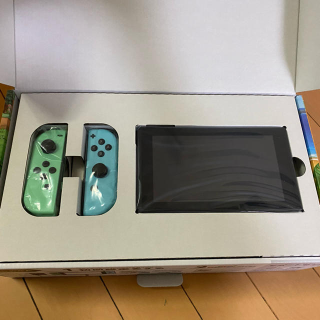 Nintendo Switch(ニンテンドースイッチ)の【新品未使用】Nintendo Switch あつまれ どうぶつの森セット エンタメ/ホビーのゲームソフト/ゲーム機本体(家庭用ゲーム機本体)の商品写真