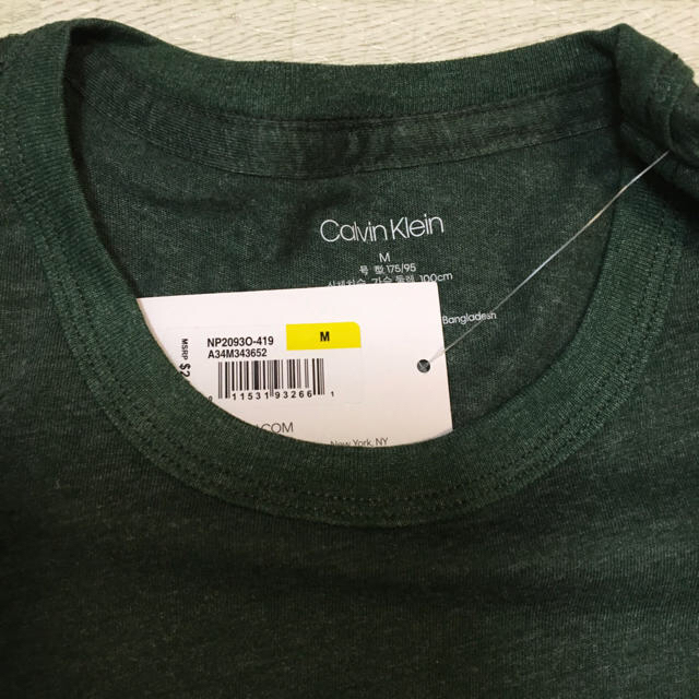 Calvin Klein(カルバンクライン)の新品未使用　カルバンクライン　CALVIN KLEIN Tシャツ　緑　Mサイズ メンズのトップス(Tシャツ/カットソー(半袖/袖なし))の商品写真