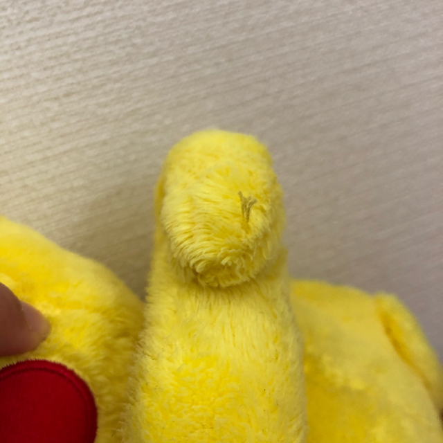 ピカチュウ 抱きつき ぬいぐるみ エンタメ/ホビーのおもちゃ/ぬいぐるみ(ぬいぐるみ)の商品写真