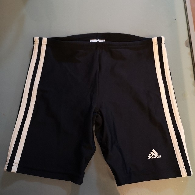 adidas(アディダス)の子供✩アディダス水着  ✩サイズ150 キッズ/ベビー/マタニティのキッズ服男の子用(90cm~)(水着)の商品写真