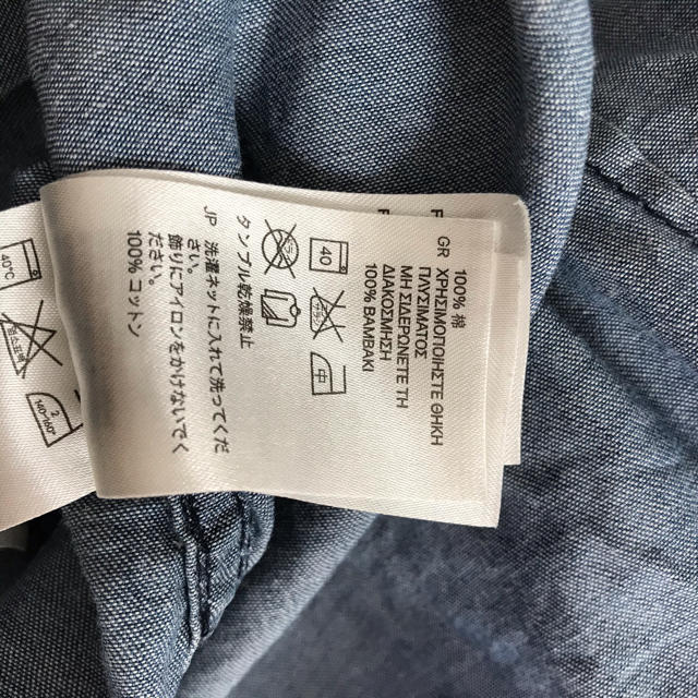 H&M(エイチアンドエム)のH&M スタッズつきデニムシャツ レディースのトップス(シャツ/ブラウス(長袖/七分))の商品写真