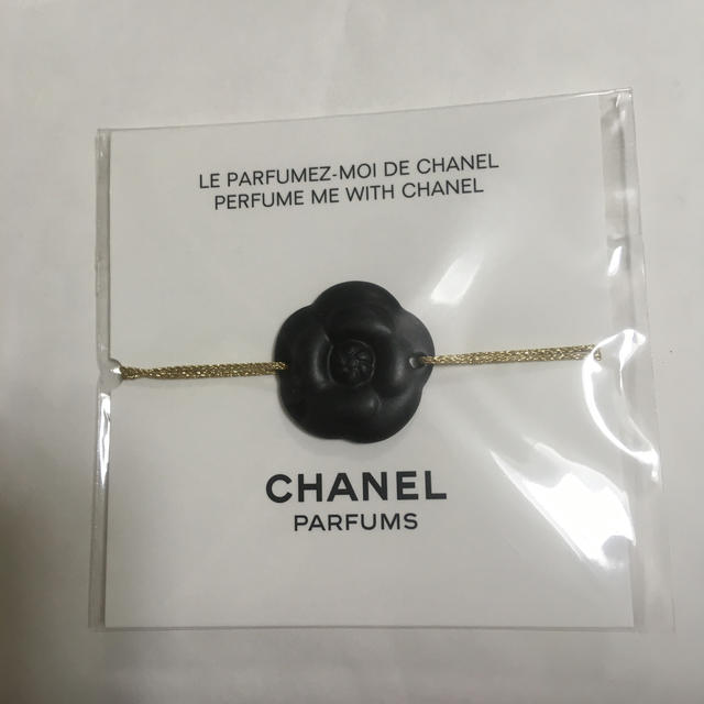 CHANEL(シャネル)のシャネル　ノベルティー　ブレスレット　カメリア レディースのアクセサリー(ブレスレット/バングル)の商品写真