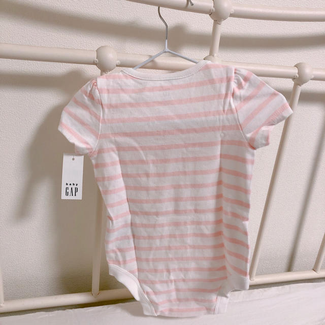 babyGAP(ベビーギャップ)の新品未使用 baby gap ロゴボーダーボディシャツ 60 ロンパース キッズ/ベビー/マタニティのベビー服(~85cm)(ロンパース)の商品写真