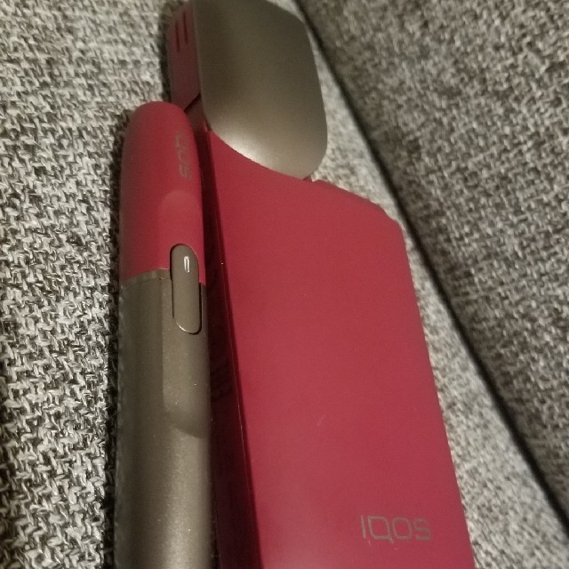 iQOS  アイコス レッド メンズのファッション小物(タバコグッズ)の商品写真