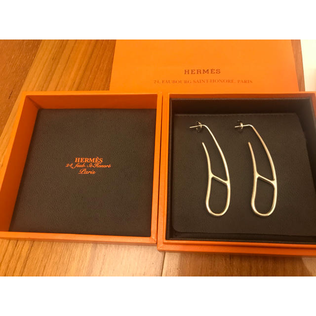 Hermes(エルメス)のあるる専用　シェーヌ・ダンクル・ツイストピアス シルバー レディースのアクセサリー(ピアス)の商品写真