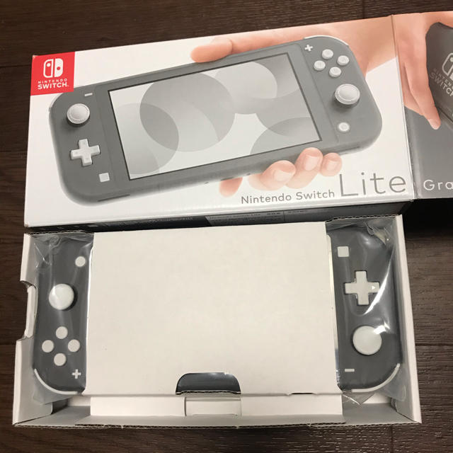 ニンテンドースイッチ　ライト　NINTENDO SWITCH LITE 超美品