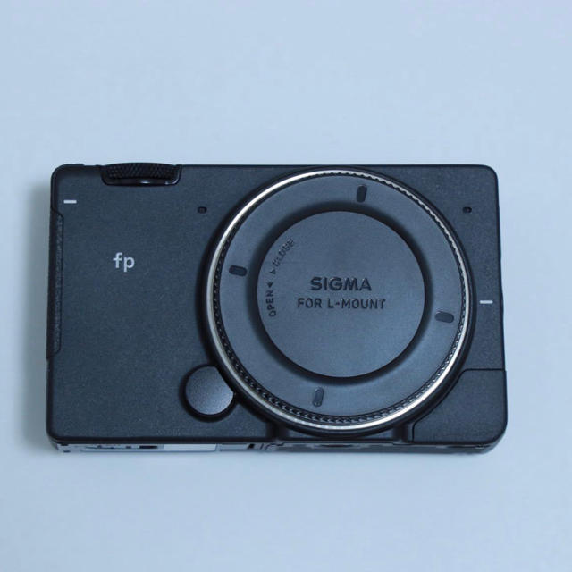 SIGMA(シグマ)のSIGMA fp 本体　アクセサリーセット　2019/10/31購入 スマホ/家電/カメラのカメラ(デジタル一眼)の商品写真