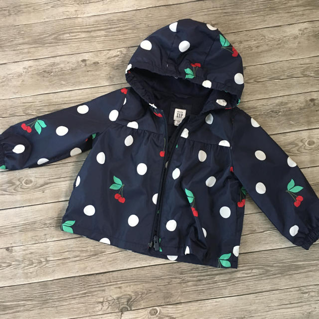 babyGAP(ベビーギャップ)のbaby gap ブルゾン　さくらんぼ　ジャンパー キッズ/ベビー/マタニティのキッズ服女の子用(90cm~)(ジャケット/上着)の商品写真