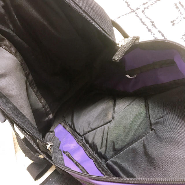 紫　リュック バックパック　パープル　デイバッグ メンズのバッグ(バッグパック/リュック)の商品写真