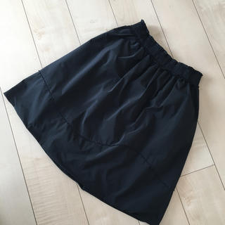 トゥービーシック(TO BE CHIC)のTOBECHIC  黒スカート　サイズ40  ウエストゴム　裾ビジュー(ひざ丈スカート)