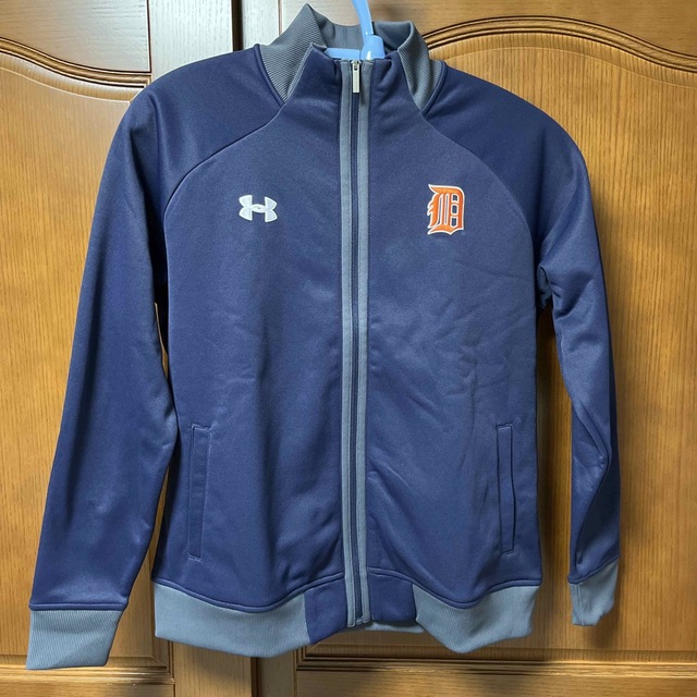 UNDER ARMOUR(アンダーアーマー)の新品タグ付き　UNDER ARMOUR MLBデトロイトタイガースジャケット メンズのジャケット/アウター(その他)の商品写真