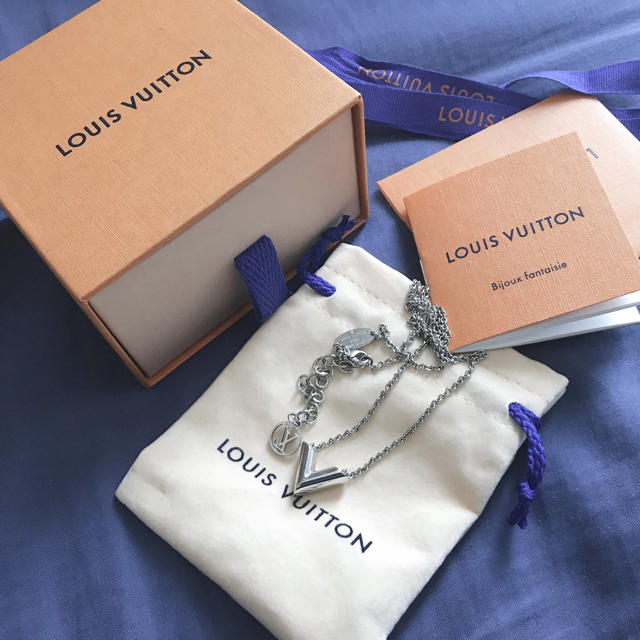 LOUIS VUITTON(ルイヴィトン)のLOUIS VUITTON エセンシャル ネックレス レディースのアクセサリー(ネックレス)の商品写真