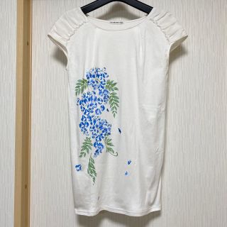 ヴィヴィアンタム(VIVIENNE TAM)のVIVIENNE TAM  花の刺繍が素敵なカットソー(カットソー(半袖/袖なし))