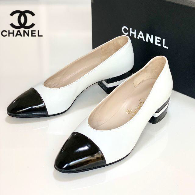 CHANEL(シャネル)の専用2点セット　1504 美品 シャネル レザー パンプス 白/黒 レディースの靴/シューズ(ハイヒール/パンプス)の商品写真