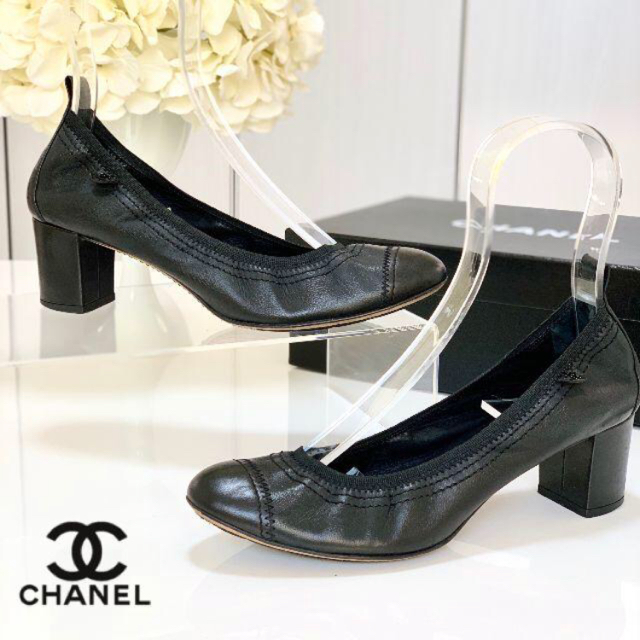 CHANEL(シャネル)の専用2点セット　1504 美品 シャネル レザー パンプス 白/黒 レディースの靴/シューズ(ハイヒール/パンプス)の商品写真