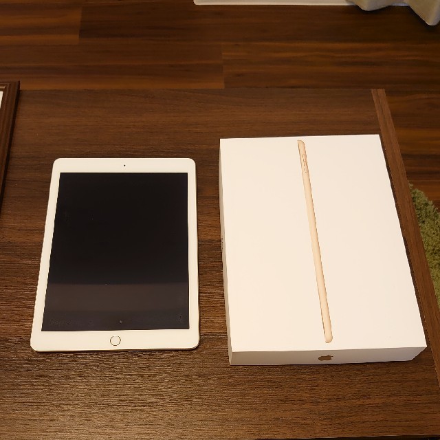 iPad 2017 第5世代 9.7  Gold 128GB  wi-fiモデルPC/タブレット