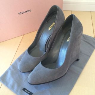 ミュウミュウ(miumiu)のmiumiu ウェッジソールパンプス(ハイヒール/パンプス)