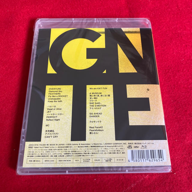 KAT-TUN(カトゥーン)のKAT-TUN　LIVE　TOUR　2019　IGNITE Blu-ray エンタメ/ホビーのDVD/ブルーレイ(ミュージック)の商品写真