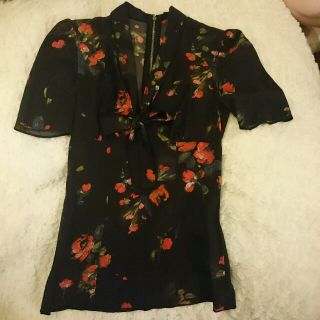 ドルチェアンドガッバーナ(DOLCE&GABBANA)のドルガバ　花柄　棒タイ ブラウス(シャツ/ブラウス(半袖/袖なし))