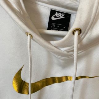 ナイキ(NIKE)のナイキ　nikeパーカー　白　ゴールド(パーカー)