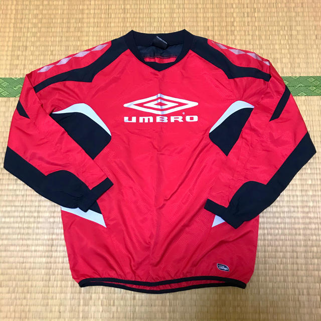 UMBRO(アンブロ)のアンブロ  umbro ピステ 赤 Sサイズ スポーツ/アウトドアのサッカー/フットサル(ウェア)の商品写真