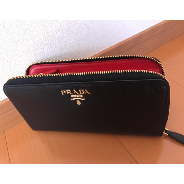 新品 PRADA プラダ ラウンドジップ長財布 ブラック&レッド バイカラー