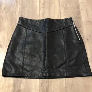 ザラ(ZARA)のセール♫ミニスカート　フェイクレザー　size：M(ミニスカート)