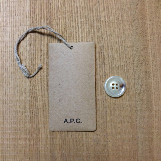 A.P.C(アーペーセー)の未使用 カーディガン レディースのトップス(カーディガン)の商品写真