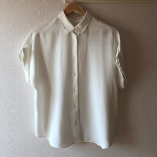ジーユー(GU)のシャツ　ブラウス(シャツ/ブラウス(半袖/袖なし))