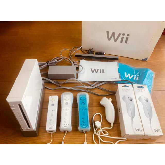 【Nintendo Wii RVL-S-WD 本体】リモコン、ヌンチャク付き