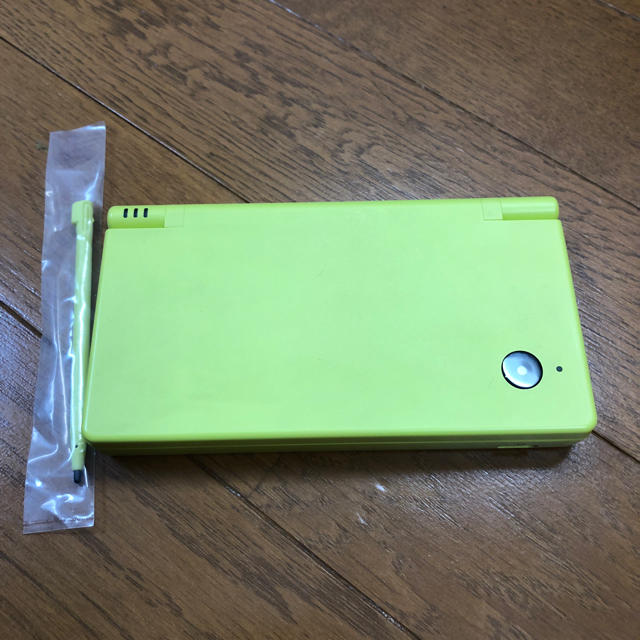 ニンテンドーDS(ニンテンドーDS)のニンテンドーDSi エンタメ/ホビーのゲームソフト/ゲーム機本体(携帯用ゲーム機本体)の商品写真