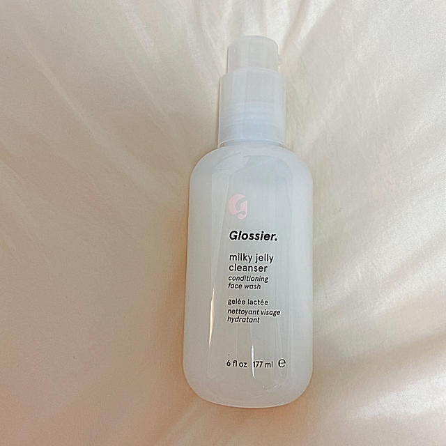 glossier milky jelly cleanser