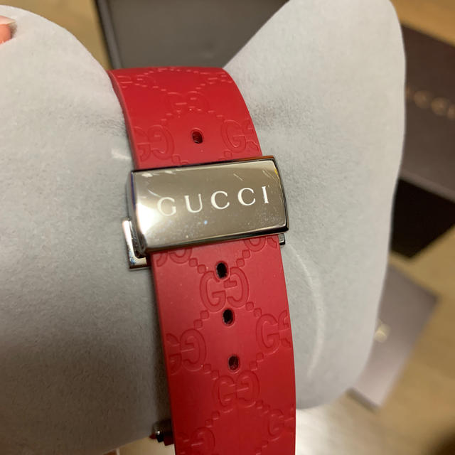 Gucci(グッチ)のI-GUCCI 腕時計 レッド レディースのファッション小物(腕時計)の商品写真