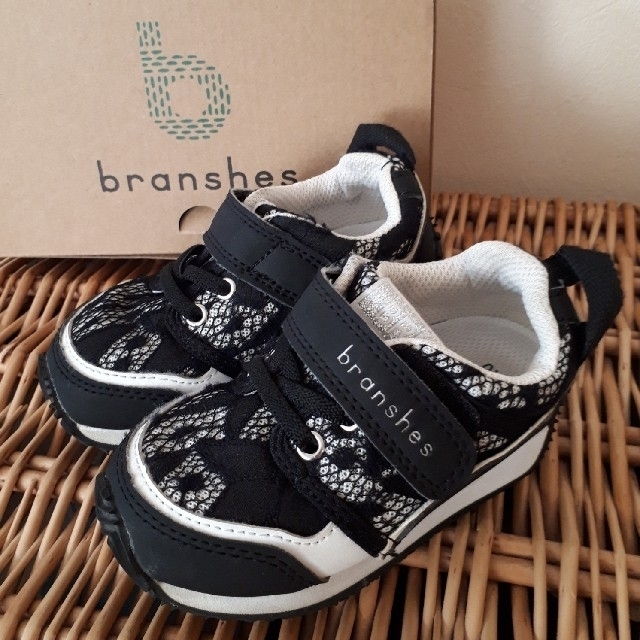 Branshes(ブランシェス)のbranshes 14㎝　レースデザインスニーカー👟 キッズ/ベビー/マタニティのベビー靴/シューズ(~14cm)(スニーカー)の商品写真